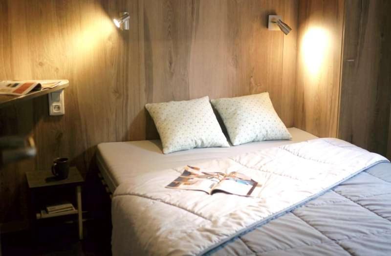Camping Le Suroit เลอบัวส์-ปลาจ-อ็อง-เร ภายนอก รูปภาพ